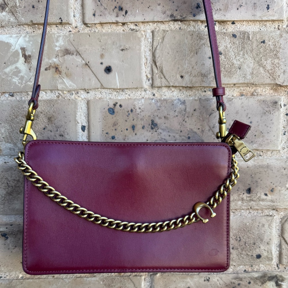 Coach Signature Chain Classic Women's Leather Shoulder Bag - Burgundy